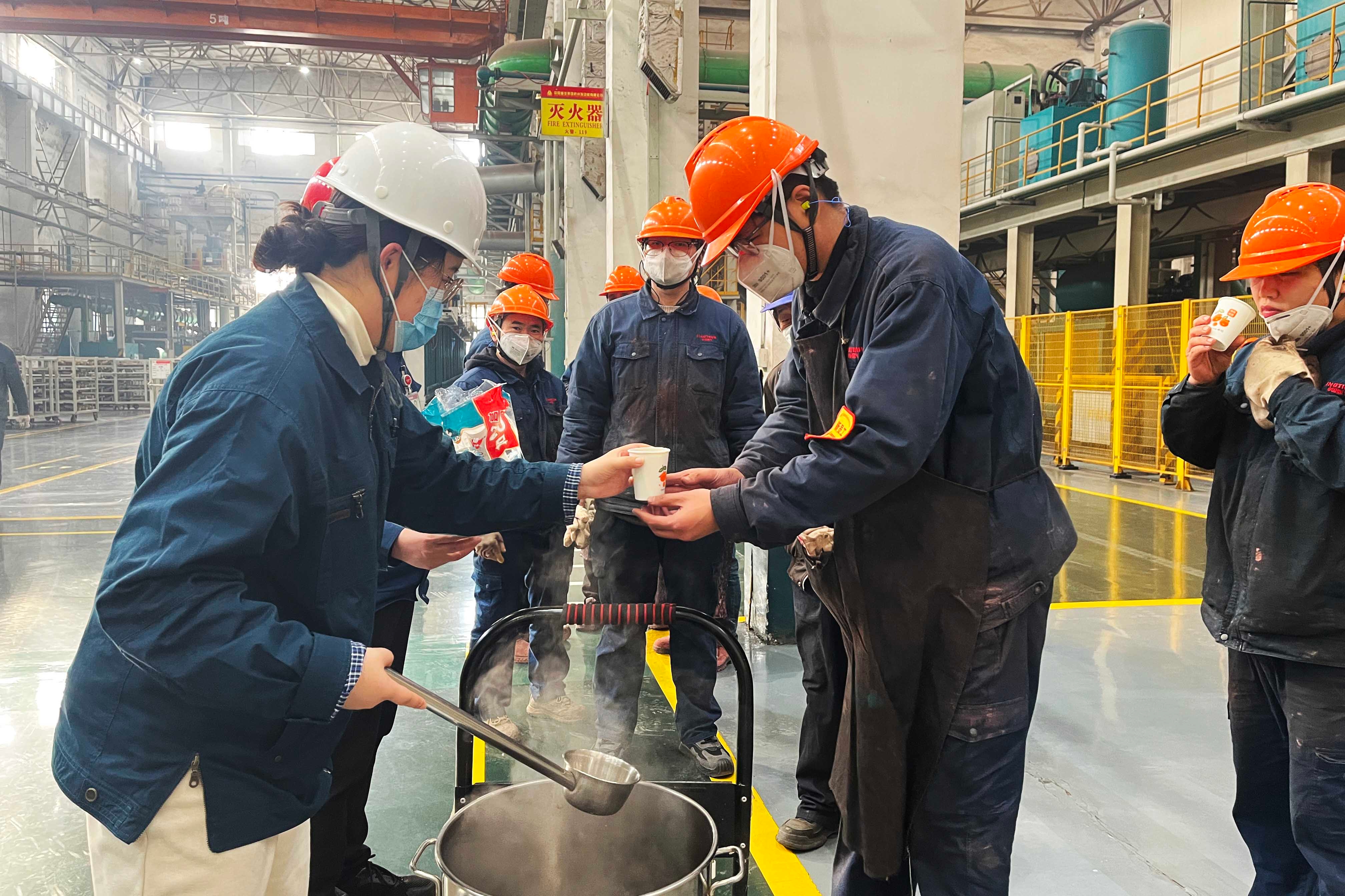 公司工会开展“冬送温暖”职工慰问活动